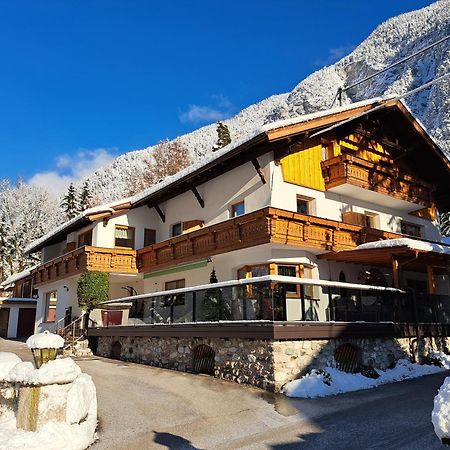 Hotel Gästehaus Almrausch, Ferienanlage mit Pool Nassereith Exterior foto