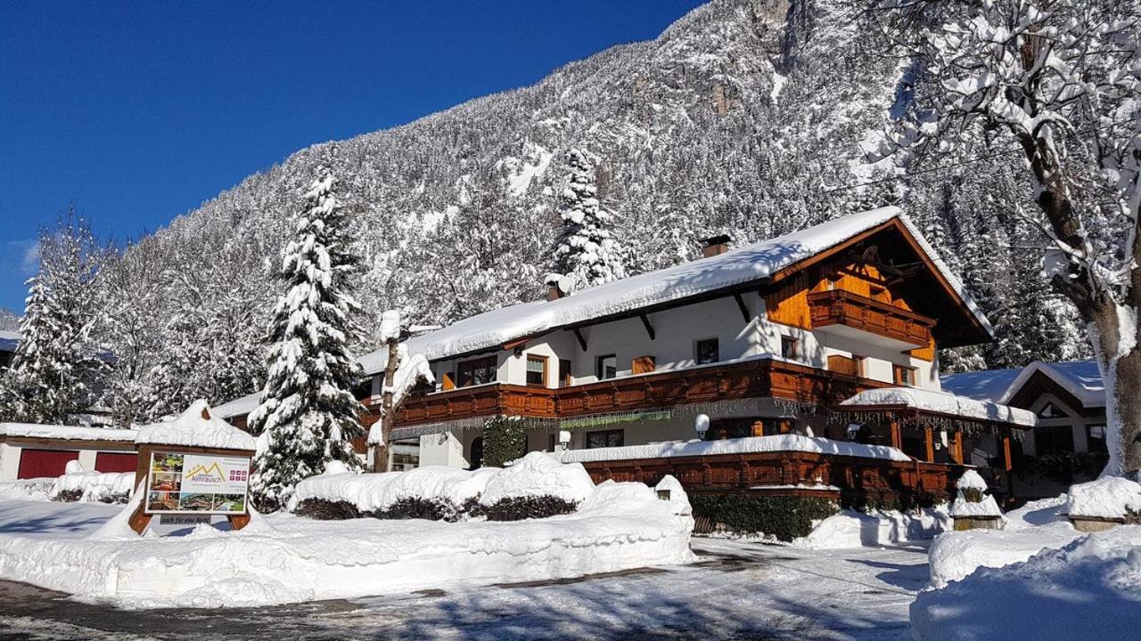 Hotel Gästehaus Almrausch, Ferienanlage mit Pool Nassereith Exterior foto