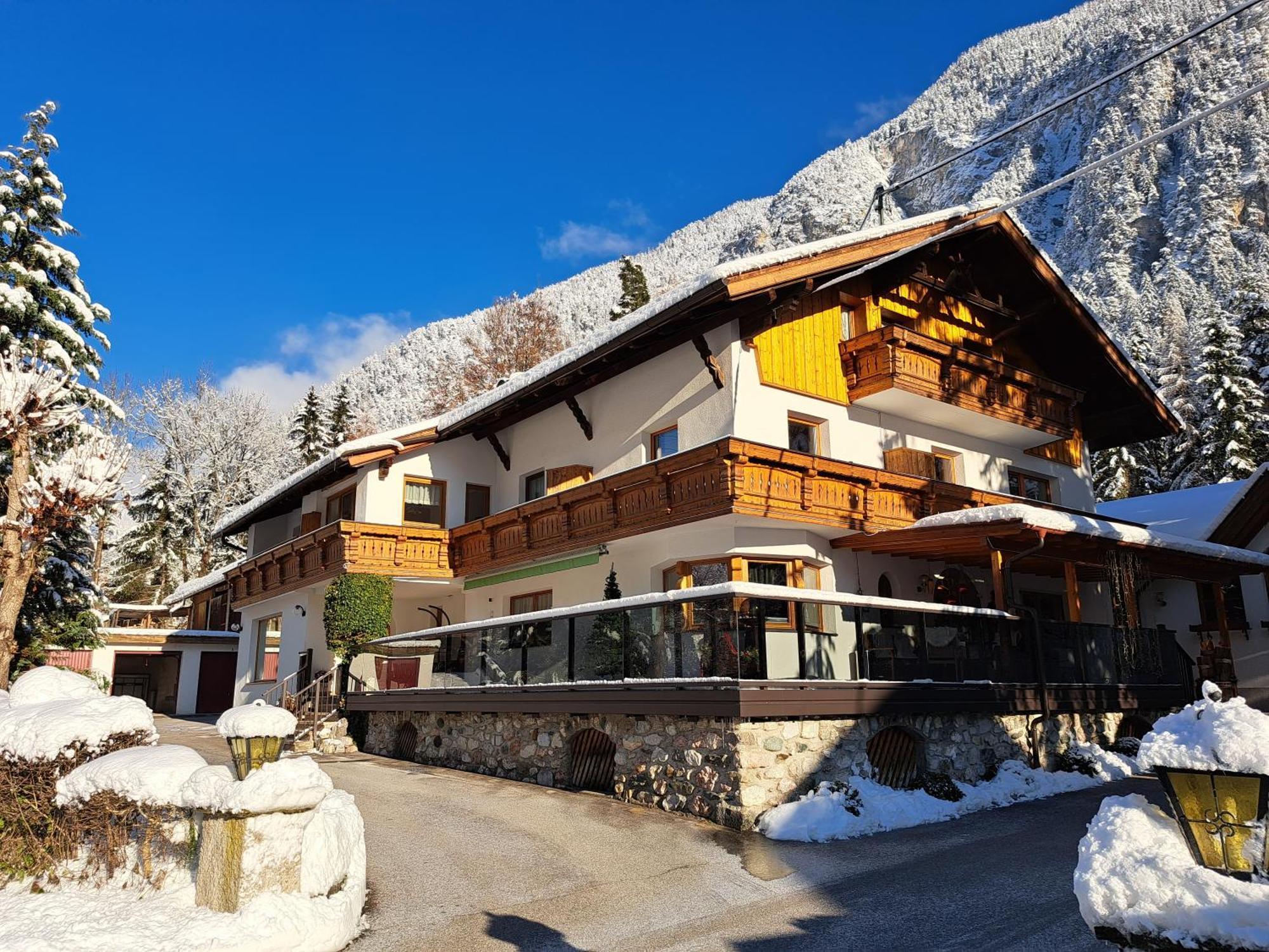 Hotel Gästehaus Almrausch, Ferienanlage mit Pool Nassereith Exterior foto