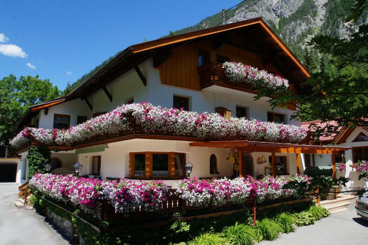 Hotel Gästehaus Almrausch, Ferienanlage mit Pool Nassereith Exterior foto