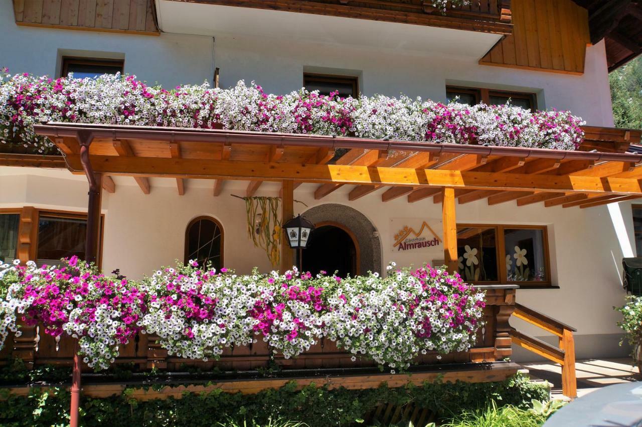 Hotel Gästehaus Almrausch, Ferienanlage mit Pool Nassereith Exterior foto