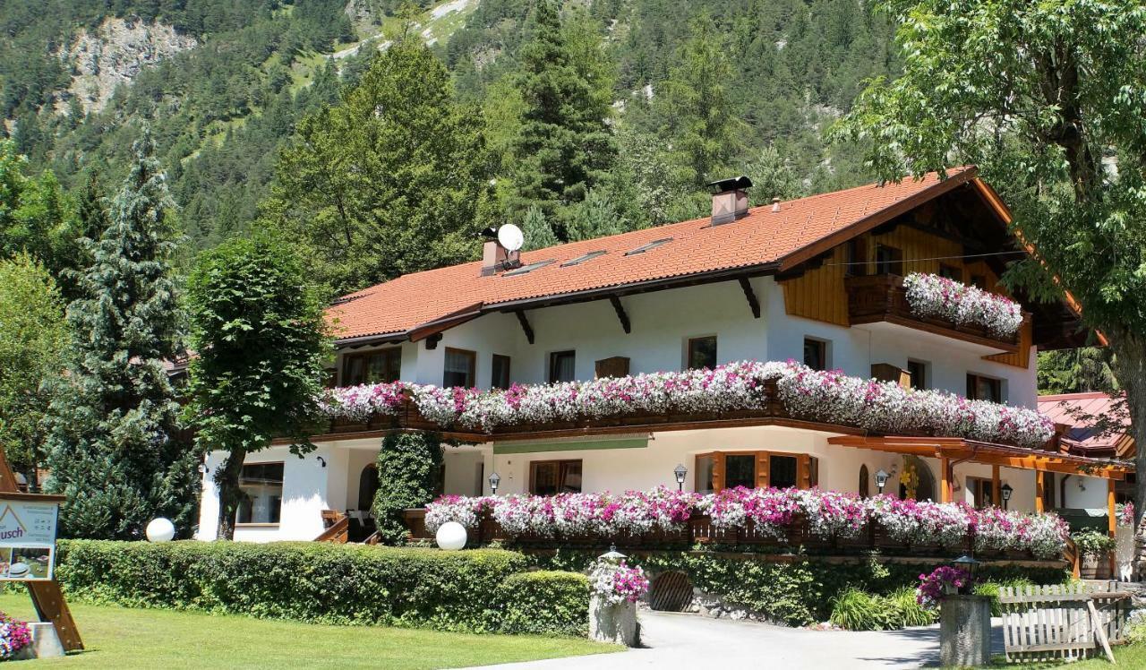 Hotel Gästehaus Almrausch, Ferienanlage mit Pool Nassereith Exterior foto