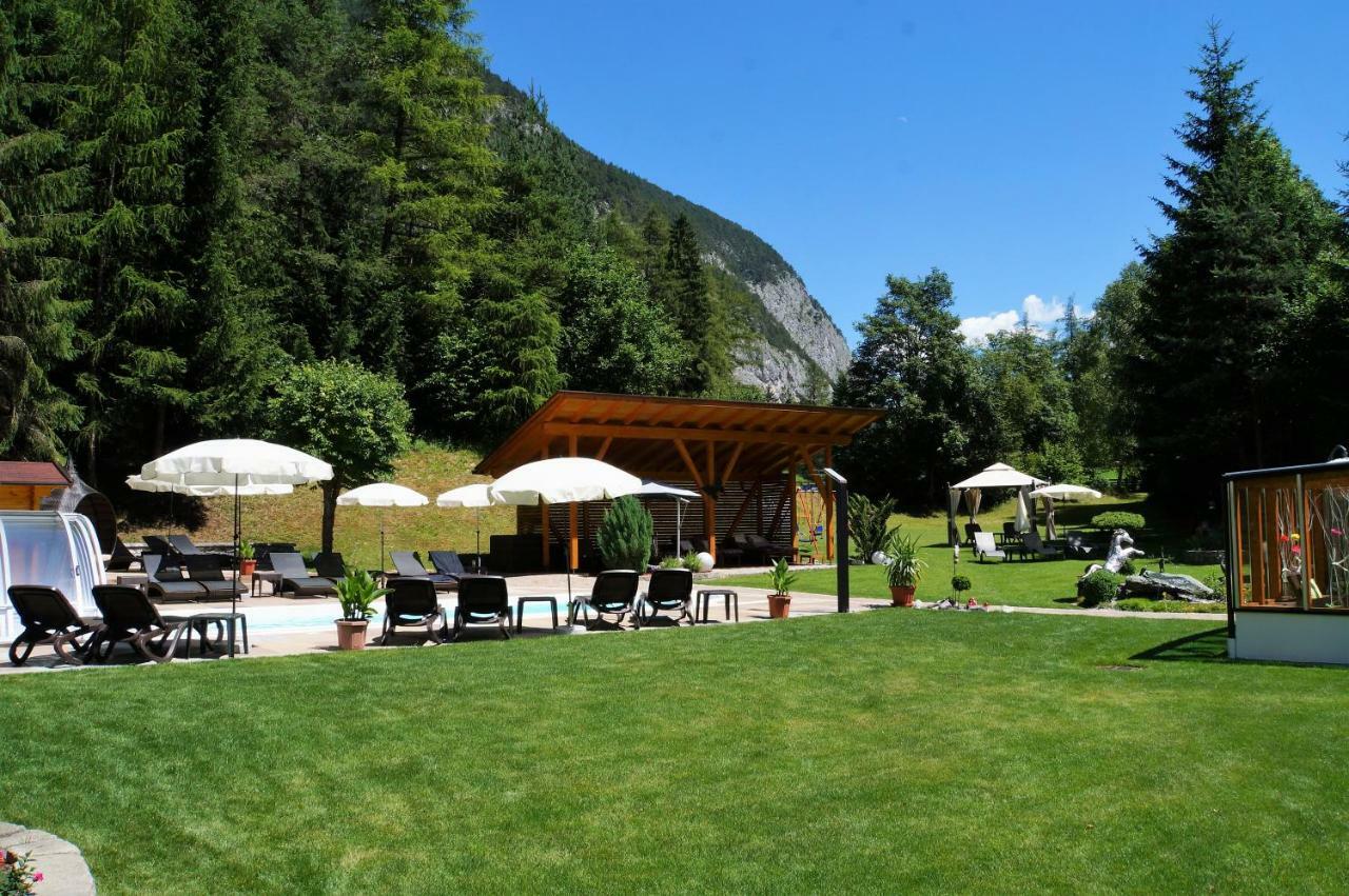 Hotel Gästehaus Almrausch, Ferienanlage mit Pool Nassereith Exterior foto