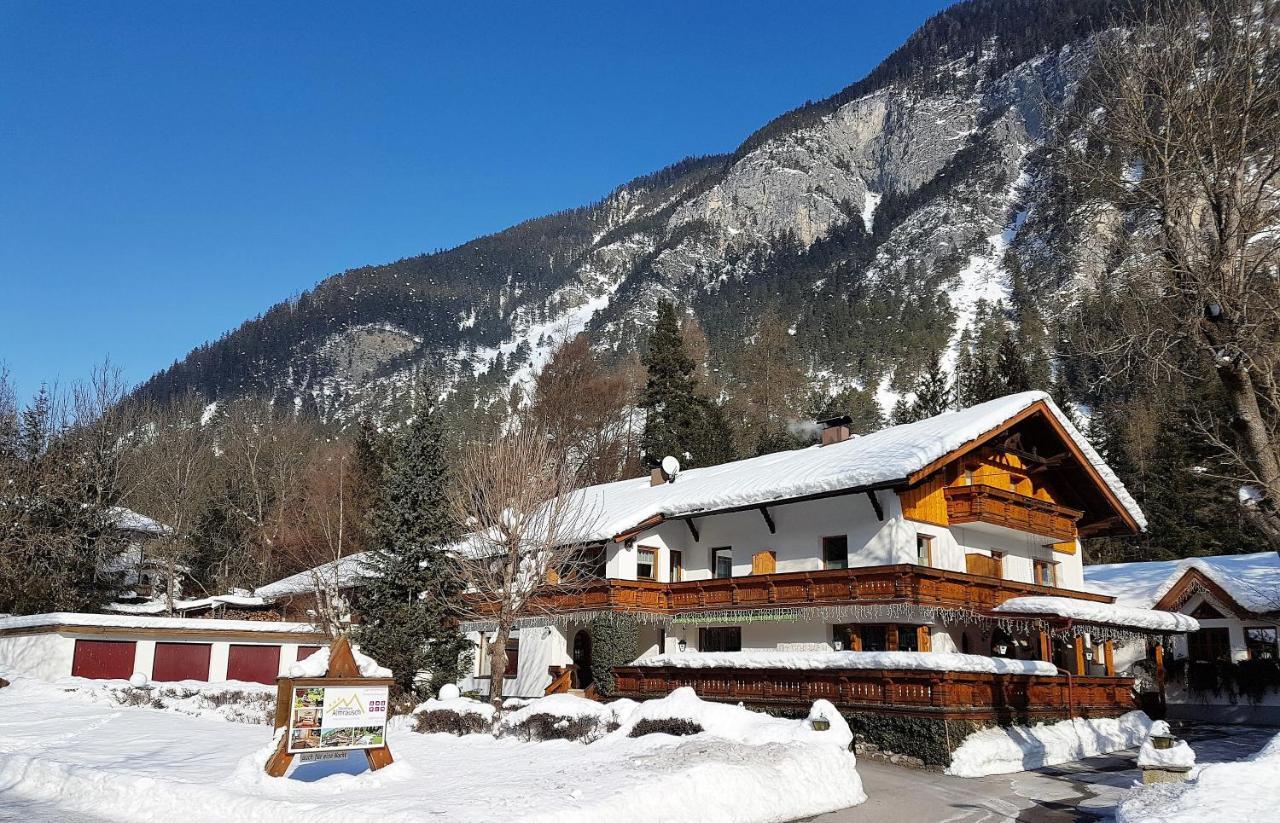 Hotel Gästehaus Almrausch, Ferienanlage mit Pool Nassereith Exterior foto